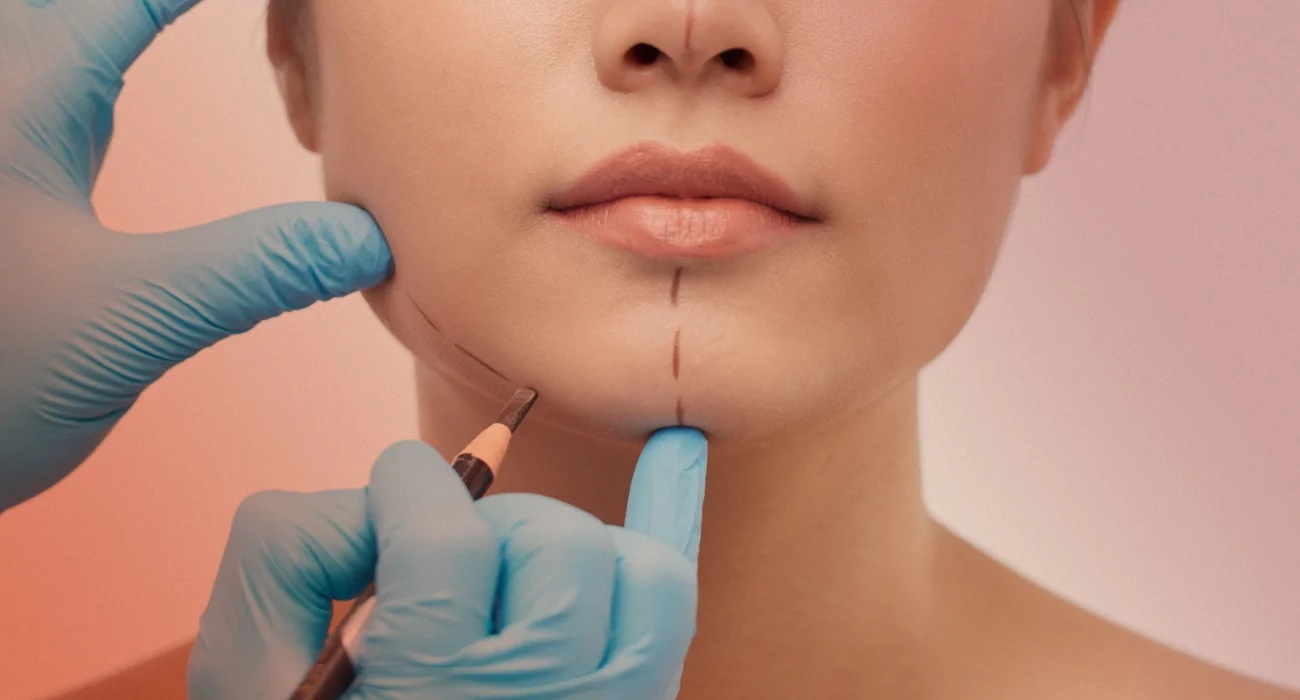 How do I choose a qualified plastic surgeon?