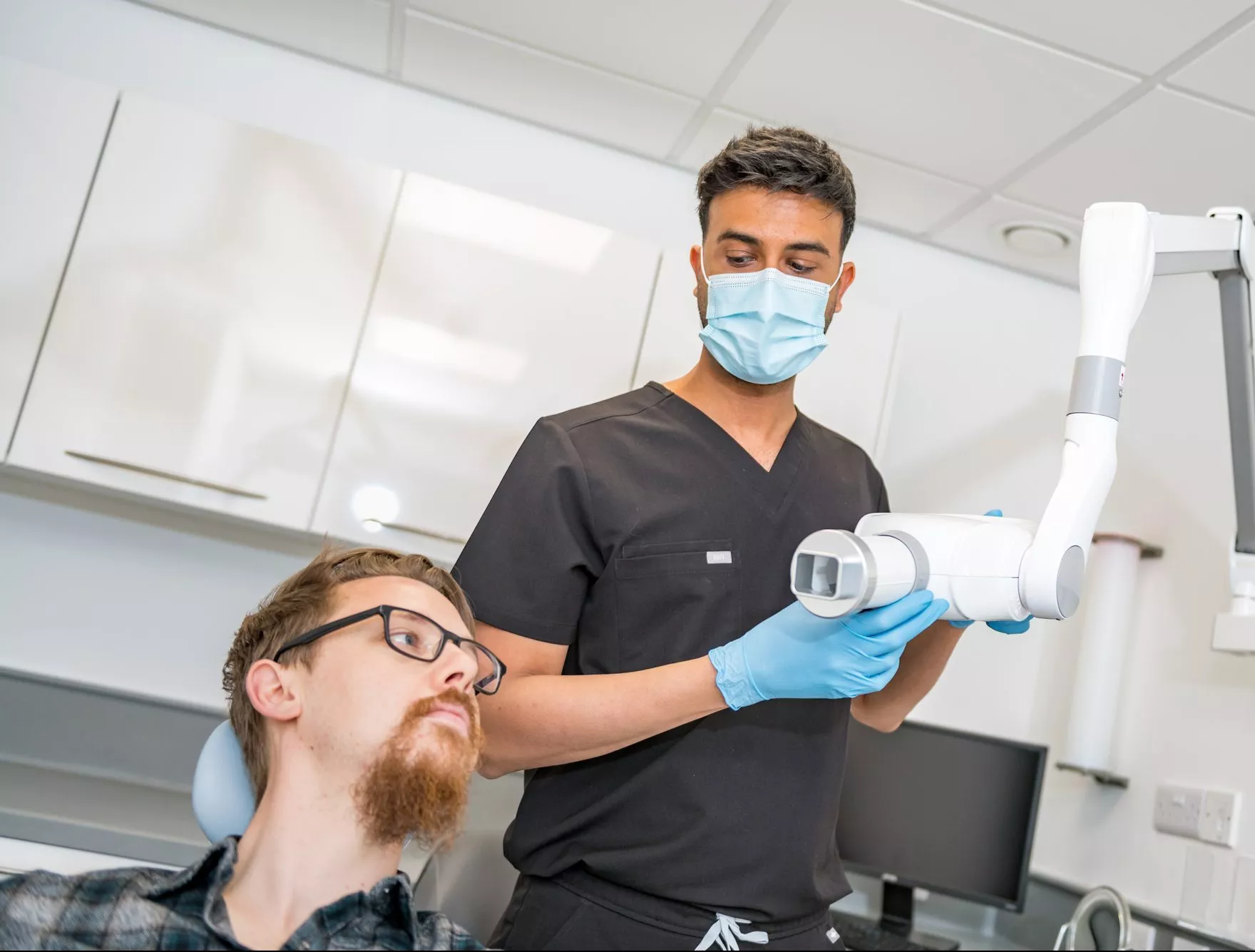 How Private Dentists Evaluate Saliva Flow Rate and pH Balance to Create Targeted Strategies Against Dry Mouth and Acid Erosion